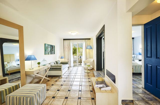 Ilio Mare - suite with private garden terrace