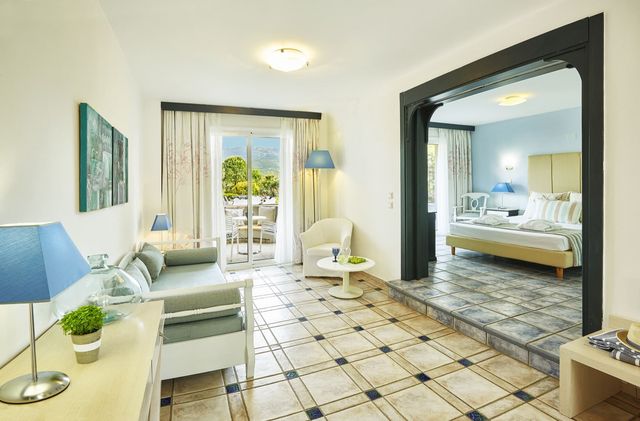 Ilio Mare - suite with private garden terrace